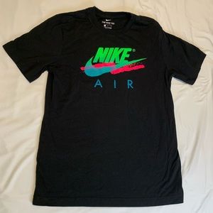 Small Nike graphic tee